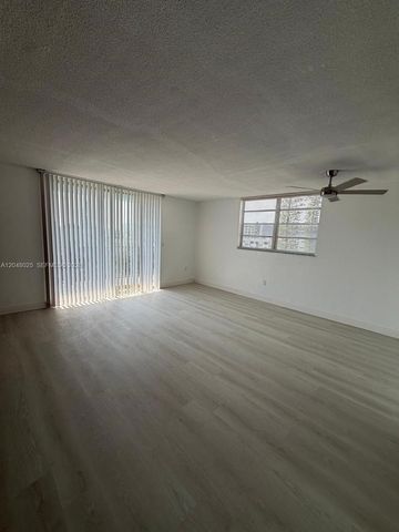 12590 NE 16th Avenue 512, North Miami, FL 33161