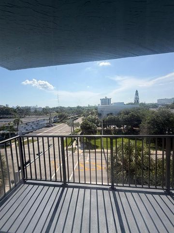 12590 NE 16th Avenue 512, North Miami, FL 33161