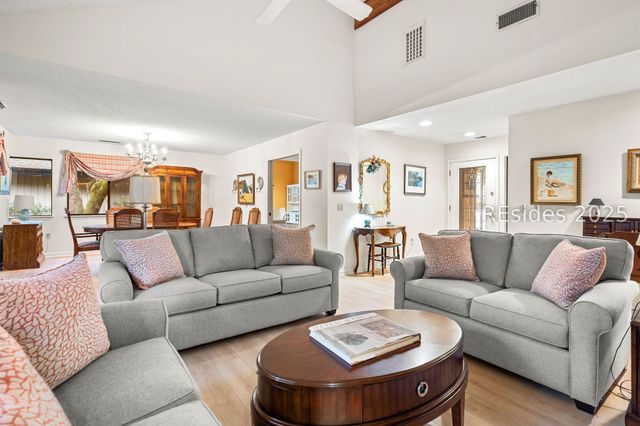 28 Oak Ct, Hilton Head Island, SC 29928