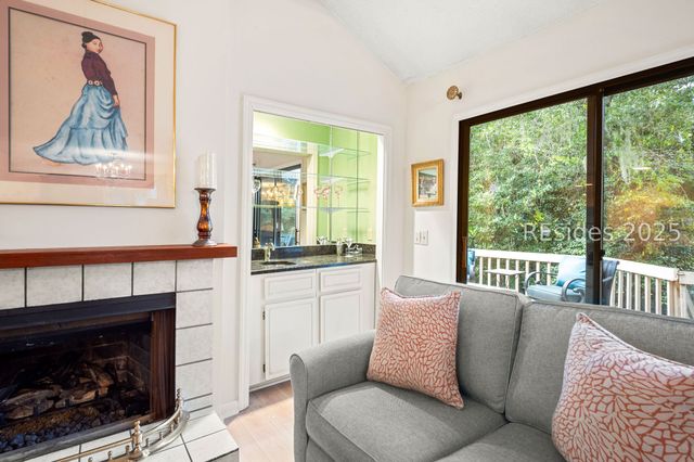 28 Oak Ct, Hilton Head Island, SC 29928