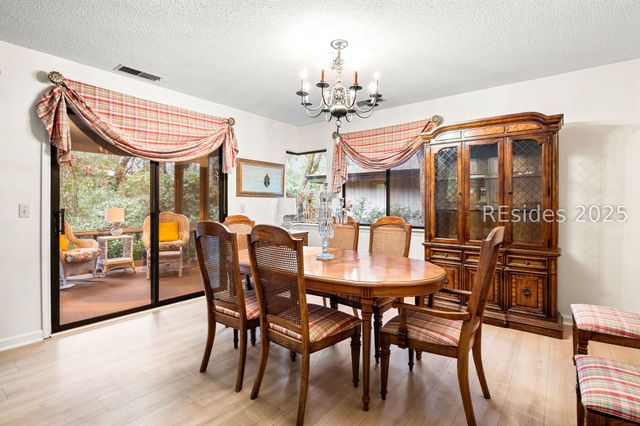 28 Oak Ct, Hilton Head Island, SC 29928