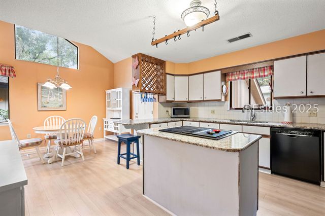 28 Oak Ct, Hilton Head Island, SC 29928