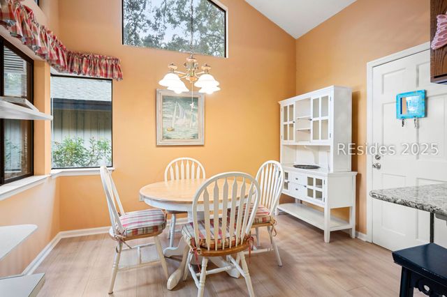 28 Oak Ct, Hilton Head Island, SC 29928