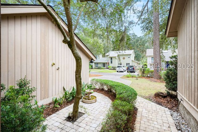 28 Oak Ct, Hilton Head Island, SC 29928