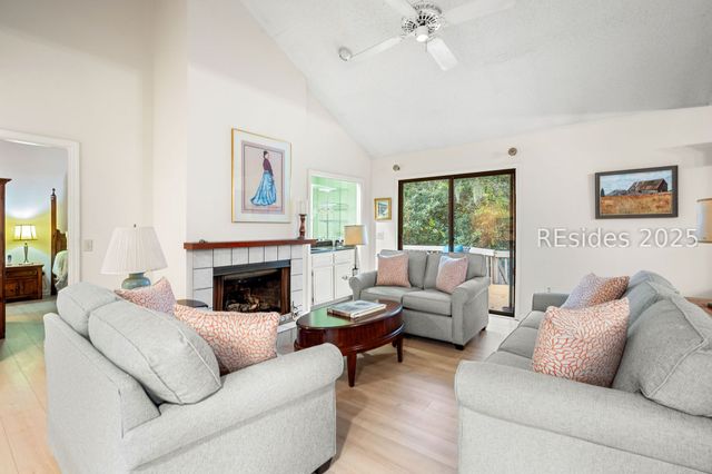 28 Oak Ct, Hilton Head Island, SC 29928