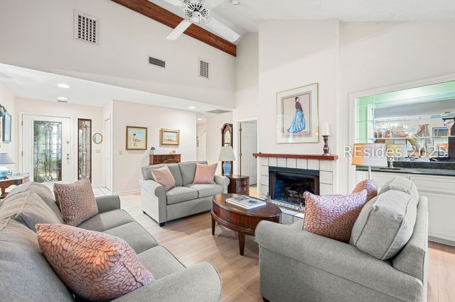 28 Oak Ct, Hilton Head Island, SC 29928