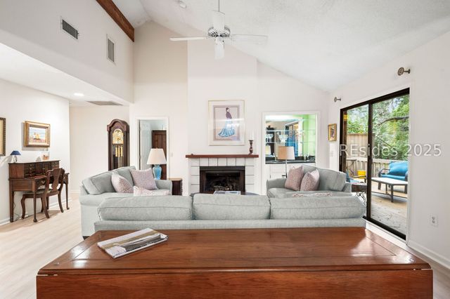 28 Oak Ct, Hilton Head Island, SC 29928