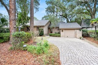 28 Oak Ct, Hilton Head Island, SC 29928
