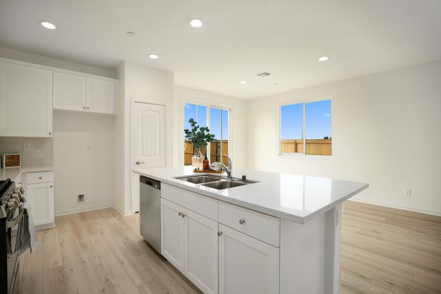 3704 Camino Mia Court, Rosamond, CA 93560