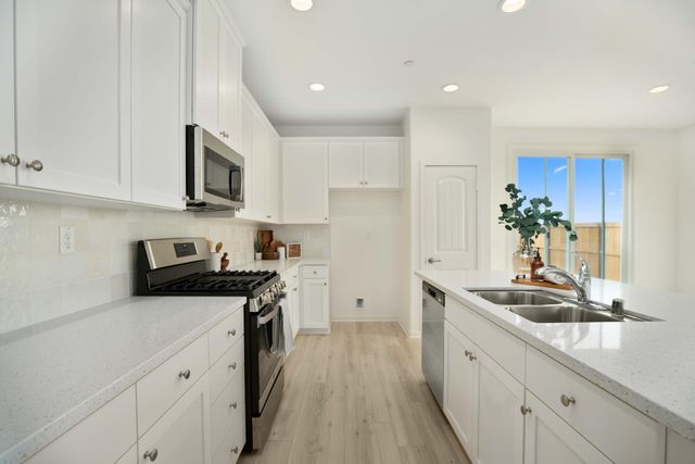 3704 Camino Mia Court, Rosamond, CA 93560