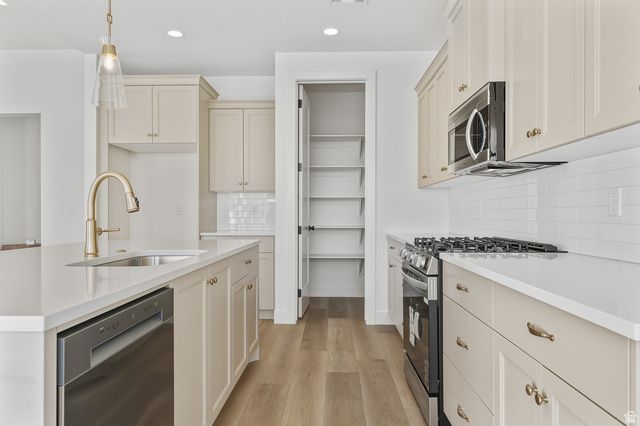 3098 S 4850 W, Hurricane, UT 84737