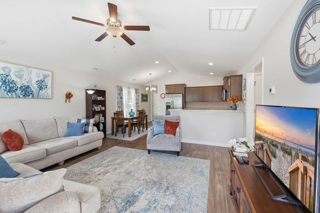 105 Rosewood Dr., Georgetown, SC 29440