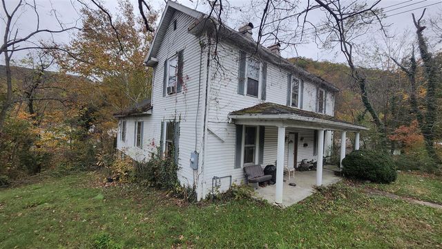 W 55 Pine ST, Clifton Forge, VA 24422