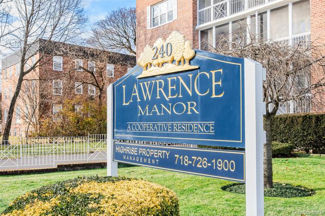 240 Central Avenue 2F, Lawrence, NY 11559