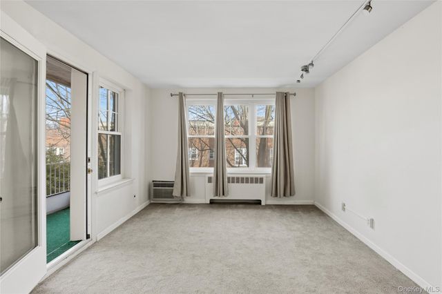 240 Central Avenue 2F, Lawrence, NY 11559