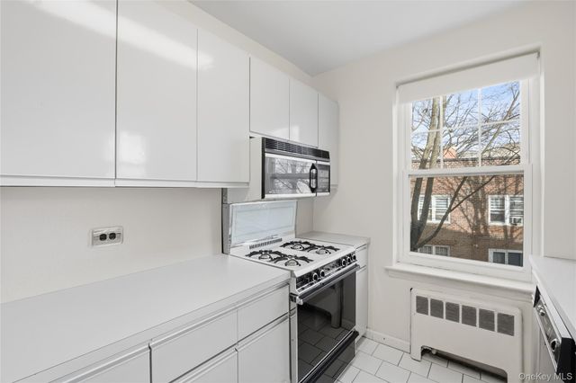 240 Central Avenue 2F, Lawrence, NY 11559