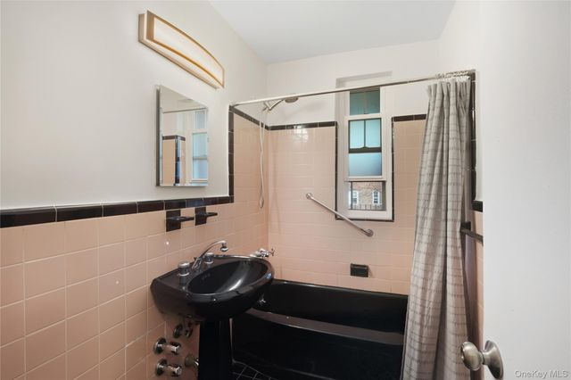 240 Central Avenue 2F, Lawrence, NY 11559