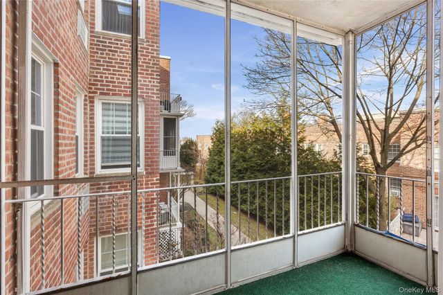 240 Central Avenue 2F, Lawrence, NY 11559