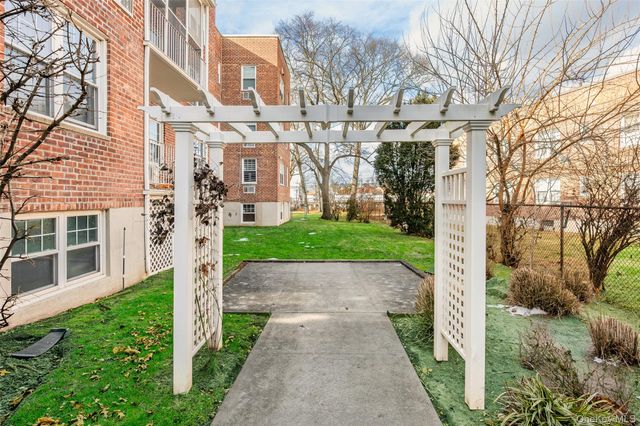 240 Central Avenue 2F, Lawrence, NY 11559