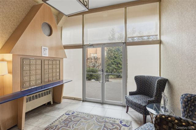 240 Central Avenue 2F, Lawrence, NY 11559