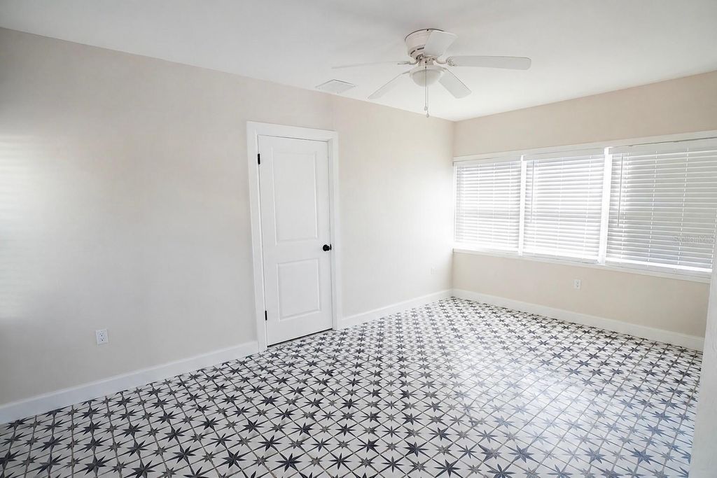 Image 13 of property listing at 4405 N TAMPANIA AVENUE, Tampa, FL 33614