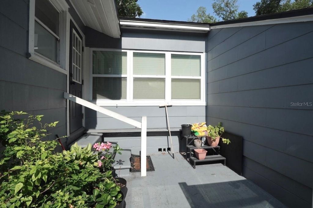 Image 15 of property listing at 4405 N TAMPANIA AVENUE, Tampa, FL 33614