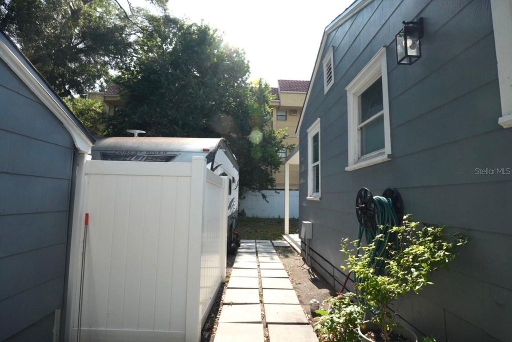 Image 16 of property listing at 4405 N TAMPANIA AVENUE, Tampa, FL 33614