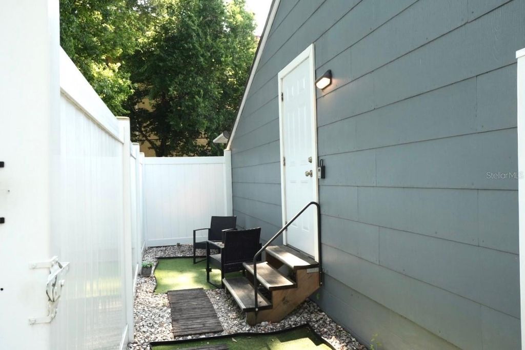 Image 17 of property listing at 4405 N TAMPANIA AVENUE, Tampa, FL 33614