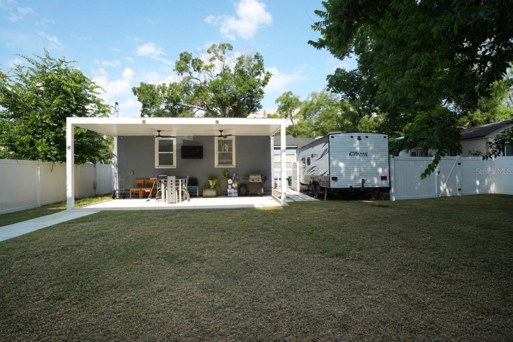 Image 18 of property listing at 4405 N TAMPANIA AVENUE, Tampa, FL 33614