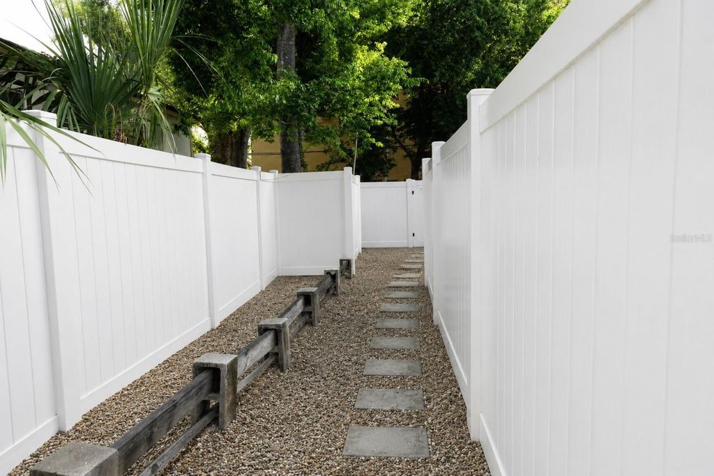 Image 19 of property listing at 4405 N TAMPANIA AVENUE, Tampa, FL 33614