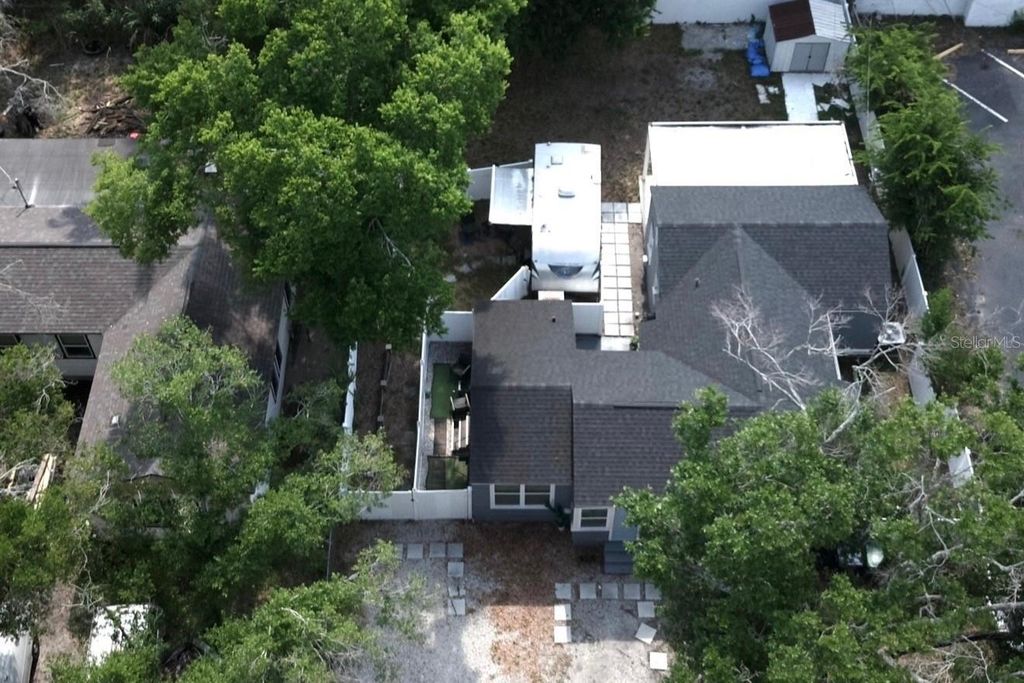 Image 21 of property listing at 4405 N TAMPANIA AVENUE, Tampa, FL 33614