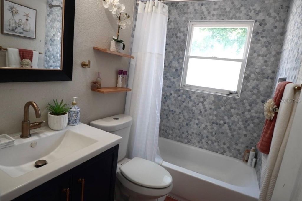 Image 9 of property listing at 4405 N TAMPANIA AVENUE, Tampa, FL 33614