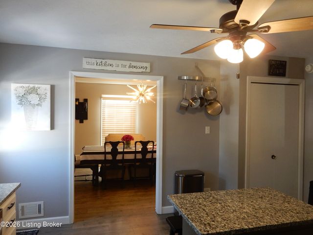 461 Tollview Dr, Shepherdsville, KY 40165