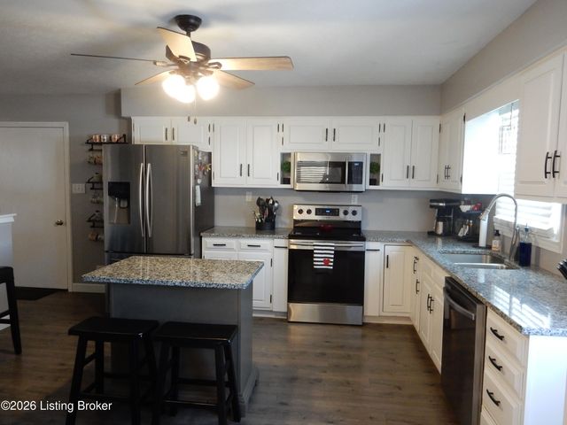 461 Tollview Dr, Shepherdsville, KY 40165