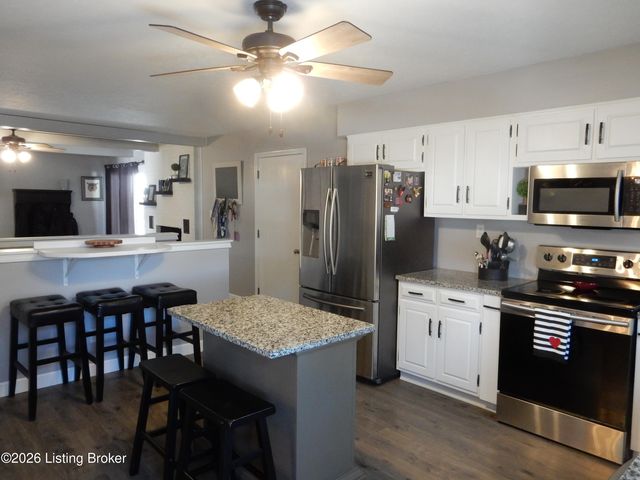 461 Tollview Dr, Shepherdsville, KY 40165