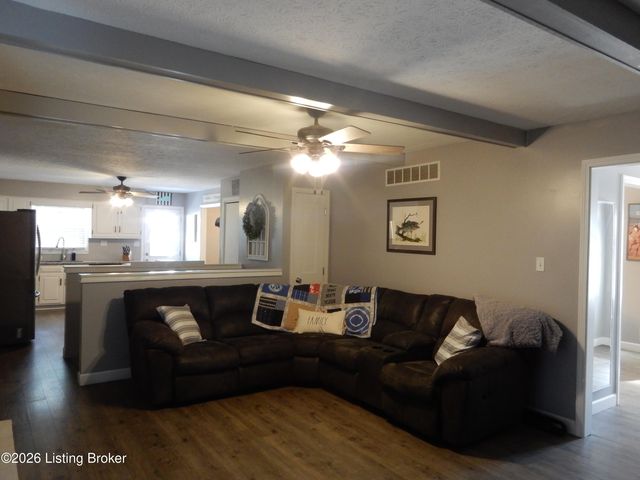 461 Tollview Dr, Shepherdsville, KY 40165