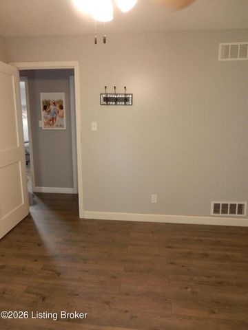 461 Tollview Dr, Shepherdsville, KY 40165