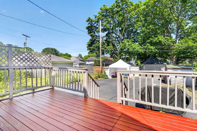 1043 Glenwood Boulevard, Schenectady, NY 12308