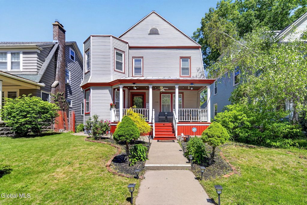 1043 Glenwood Boulevard, Schenectady, NY 12308