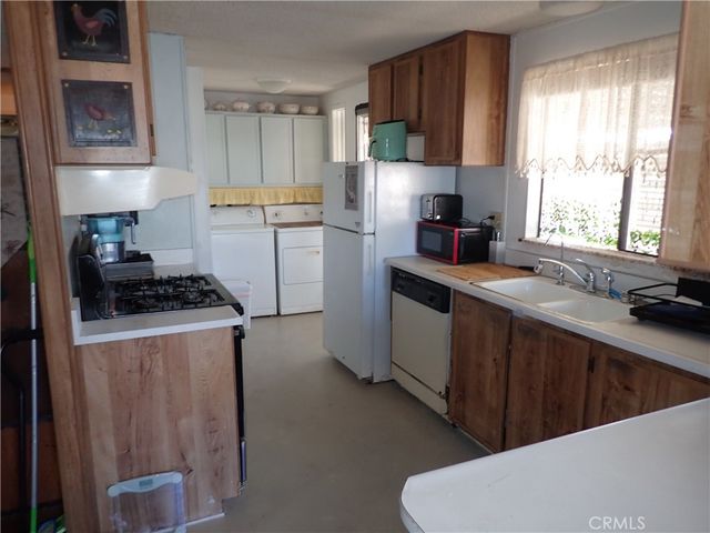 1300 W Menlo, Hemet, CA 92543