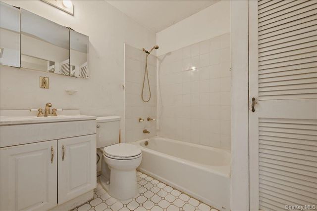 49 Forrest Place, Amityville, NY 11701