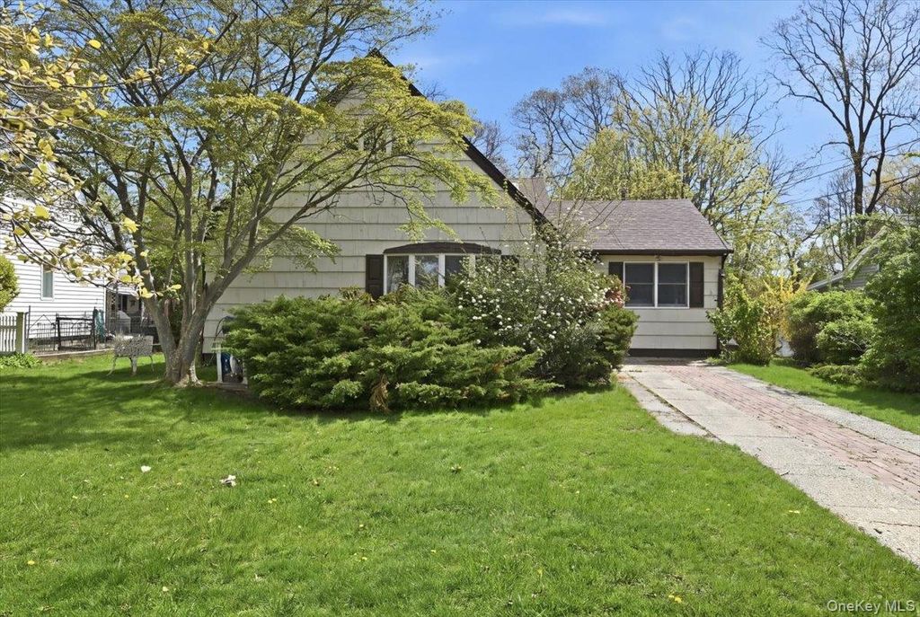 49 Forrest Place, Amityville, NY 11701