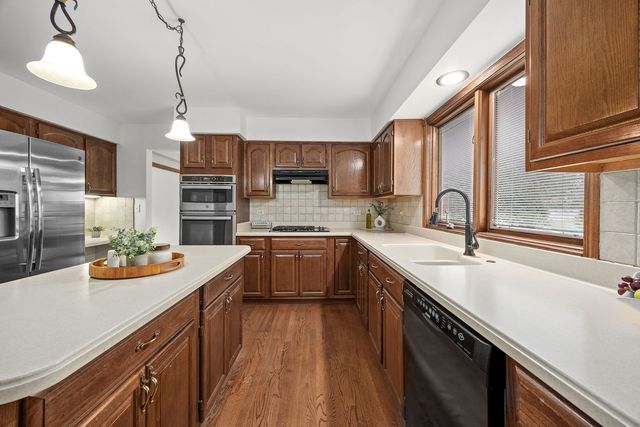 3925 Biltmore Road, Downers Grove, IL 60515