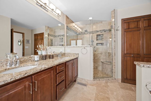 3925 Biltmore Road, Downers Grove, IL 60515