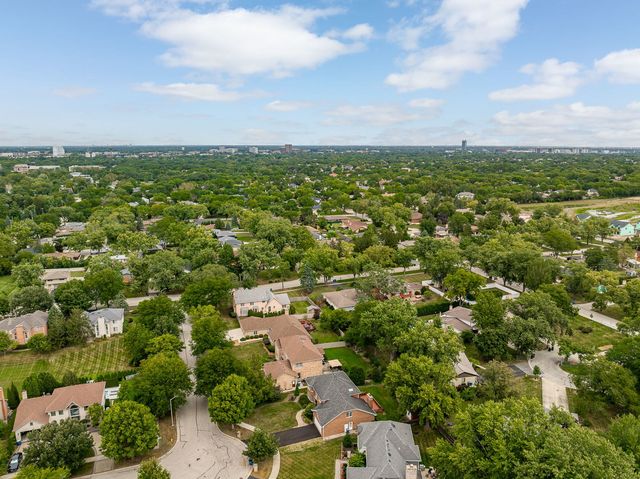 3925 Biltmore Road, Downers Grove, IL 60515