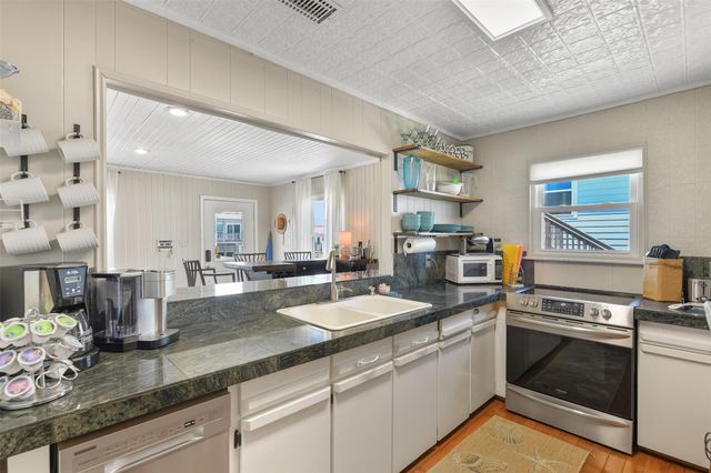 4135 Fort Bend Drive, Galveston, TX 77554