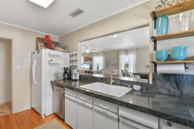 4135 Fort Bend Drive, Galveston, TX 77554