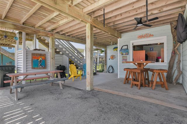 4135 Fort Bend Drive, Galveston, TX 77554