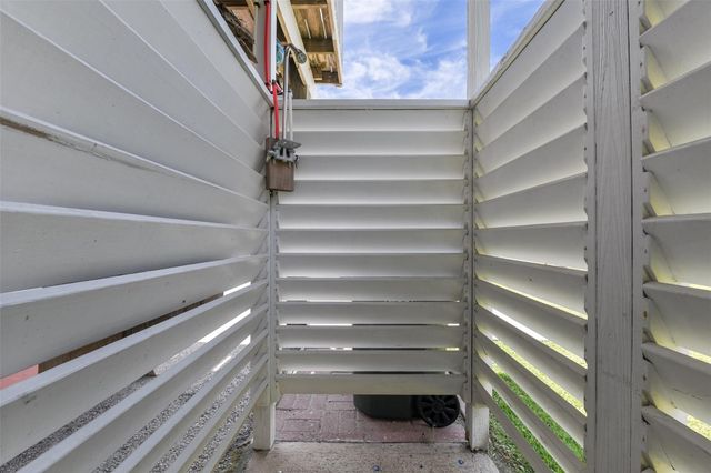 4135 Fort Bend Drive, Galveston, TX 77554