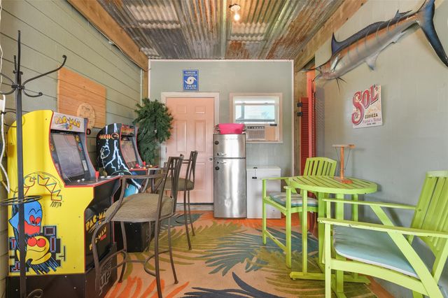 4135 Fort Bend Drive, Galveston, TX 77554